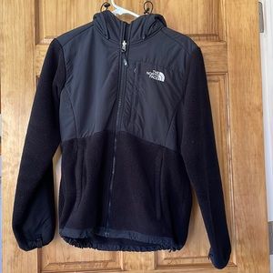 Women’s The North Face Denali jacket with hood